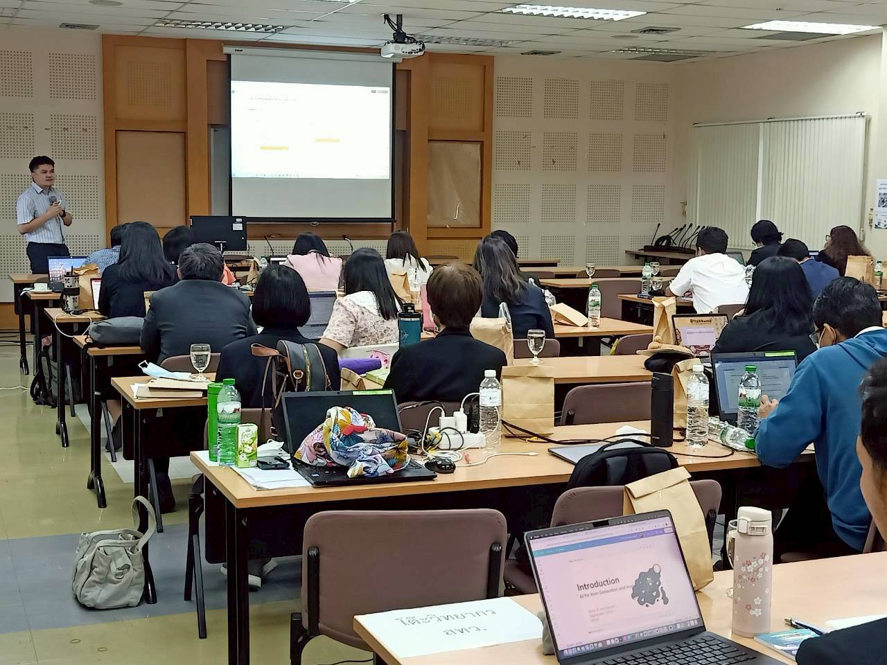 LINE_ALBUM_อบรมเขียนข้อสอบ สทว. รุ่น 15_250903_3