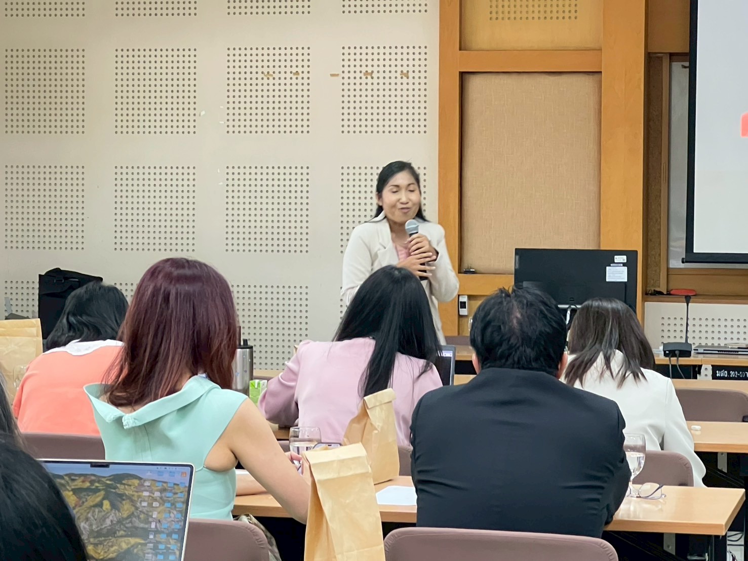 LINE_ALBUM_อบรมเขียนข้อสอบ สทว. รุ่น 15_250903_45